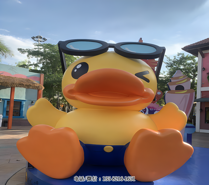 沖浪的小黃鴨卡通雕塑 沖浪的小黃鴨卡通雕塑